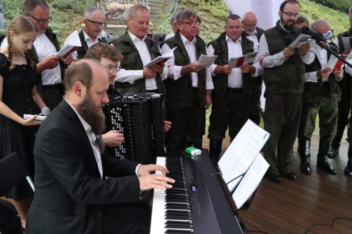 33 Patriotyczne śpiewanie "Powstanie Pokoleń"