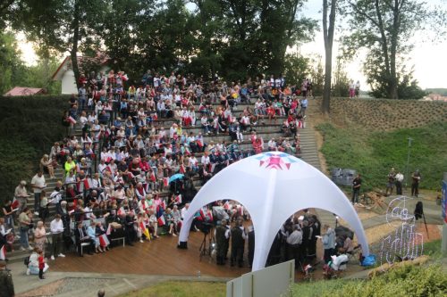 59 Patriotyczne śpiewanie "Powstanie Pokoleń"