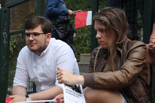 64 Patriotyczne śpiewanie "Powstanie Pokoleń"