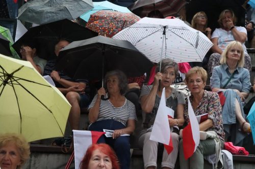 67 Patriotyczne śpiewanie "Powstanie Pokoleń"
