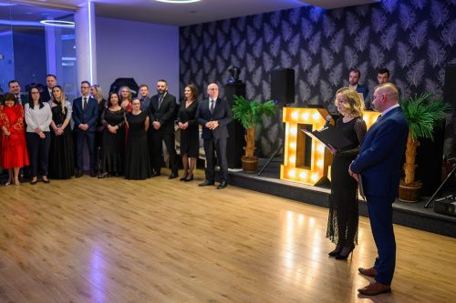 TP9_4012 Studniówka maturzystów z XVI LO im. AK w Tarnowie – wyjątkowy wieczór pełen emocji