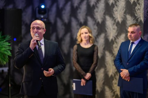 TP9_4013 Studniówka maturzystów z XVI LO im. AK w Tarnowie – wyjątkowy wieczór pełen emocji