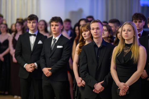 TP9_4016 Studniówka maturzystów z XVI LO im. AK w Tarnowie – wyjątkowy wieczór pełen emocji