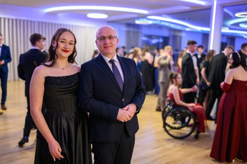 TP9_4017 Studniówka maturzystów z XVI LO im. AK w Tarnowie – wyjątkowy wieczór pełen emocji