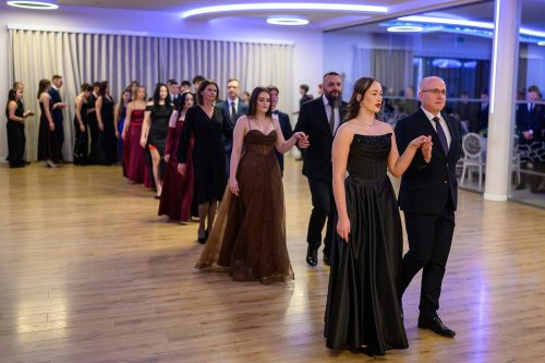 TP9_4019 Studniówka maturzystów z XVI LO im. AK w Tarnowie – wyjątkowy wieczór pełen emocji