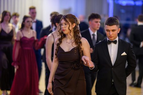 TP9_4022 Studniówka maturzystów z XVI LO im. AK w Tarnowie – wyjątkowy wieczór pełen emocji