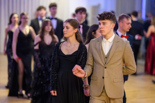 TP9_4023 Studniówka maturzystów z XVI LO im. AK w Tarnowie – wyjątkowy wieczór pełen emocji