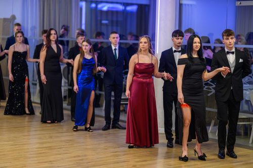 TP9_4028 Studniówka maturzystów z XVI LO im. AK w Tarnowie – wyjątkowy wieczór pełen emocji