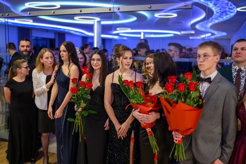 TP9_4059 Studniówka maturzystów z XVI LO im. AK w Tarnowie – wyjątkowy wieczór pełen emocji