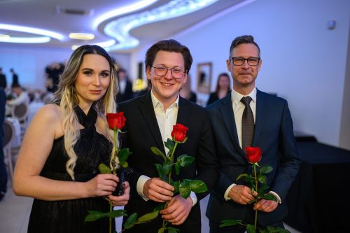 TP9_4067 Studniówka maturzystów z XVI LO im. AK w Tarnowie – wyjątkowy wieczór pełen emocji