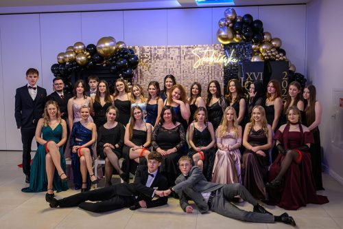 TP9_4081 Studniówka maturzystów z XVI LO im. AK w Tarnowie – wyjątkowy wieczór pełen emocji