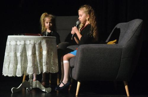 1 "Historia z rodzinnego albumu" - widowisko taneczno - muzyczne z okazji Dnia Babci i Dziadka