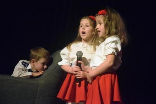 6 "Historia z rodzinnego albumu" - widowisko taneczno - muzyczne z okazji Dnia Babci i Dziadka