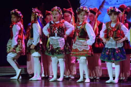 8 "Historia z rodzinnego albumu" - widowisko taneczno - muzyczne z okazji Dnia Babci i Dziadka