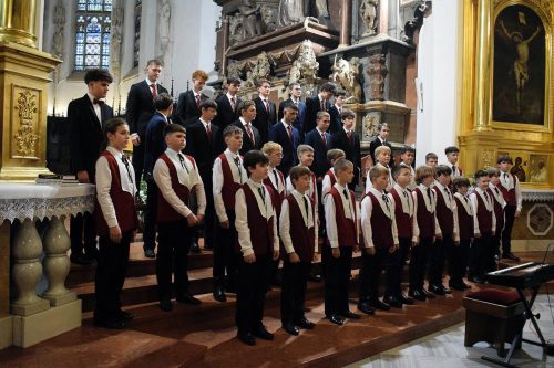 15-copy Jubileusz 45. lecia PUERI CANTORES TARNOVIENSES