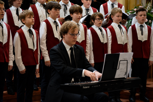 16-copy Jubileusz 45. lecia PUERI CANTORES TARNOVIENSES