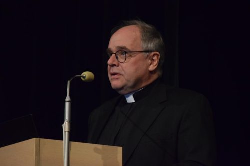 21 Kapłan, kosmolog, filozof. 90 lat ks. prof. Michała Hellera