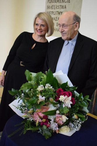 9 Kapłan, kosmolog, filozof. 90 lat ks. prof. Michała Hellera