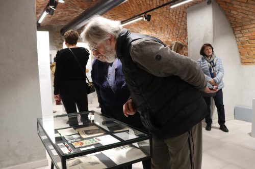 9 Otwarcie wystawy ceramiki Bolesława Książka z kolekcji prywatnej