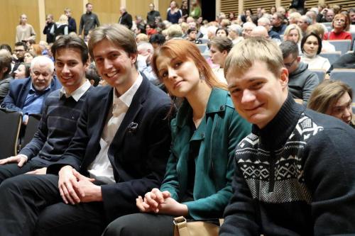 5 A NADZIEJA NIECH BĘDZIE W NAS" - najmniejsza scena świata