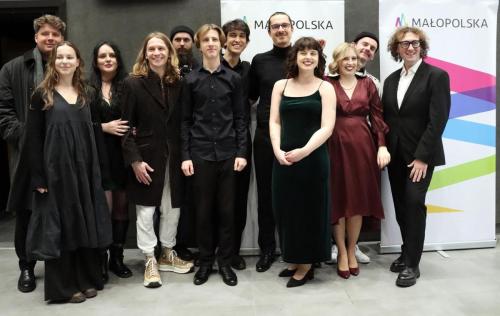 5a A NADZIEJA NIECH BĘDZIE W NAS" - najmniejsza scena świata