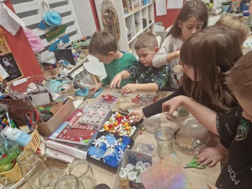 25 NOWY CYKL: MIEJSCA PRZYJAZNE DZIECIOM – FUNDACJA PRACOWNIA KREATYWNA