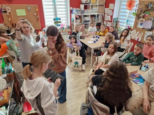 48 NOWY CYKL: MIEJSCA PRZYJAZNE DZIECIOM – FUNDACJA PRACOWNIA KREATYWNA