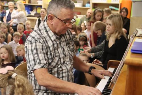 6 Przedszkole Publiczne Nr 33 w Tarnowie - realizator projektu "Aniołkowe Granie"...