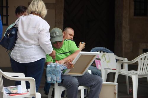 447748426_860799252745772_4575777277203897674_n Zakończono trwający przez cztery dni II Integracyjny Plener Malarski "Pejzaże Tarnowskiej Starówki"