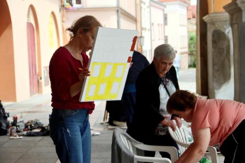 447761258_860799976079033_8883896855206490985_n Zakończono trwający przez cztery dni II Integracyjny Plener Malarski "Pejzaże Tarnowskiej Starówki"