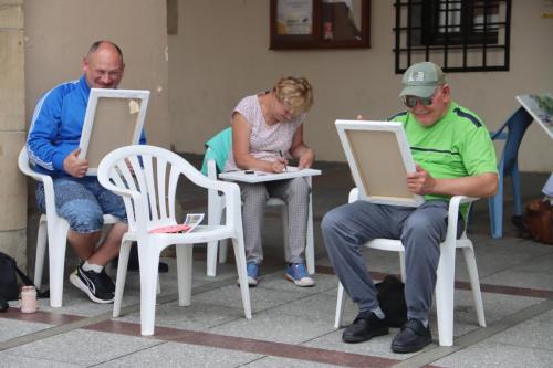 447764088_860800109412353_2820294349715662044_n Zakończono trwający przez cztery dni II Integracyjny Plener Malarski "Pejzaże Tarnowskiej Starówki"