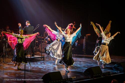 1 Koncert "Z arią i piosenką przez świat"