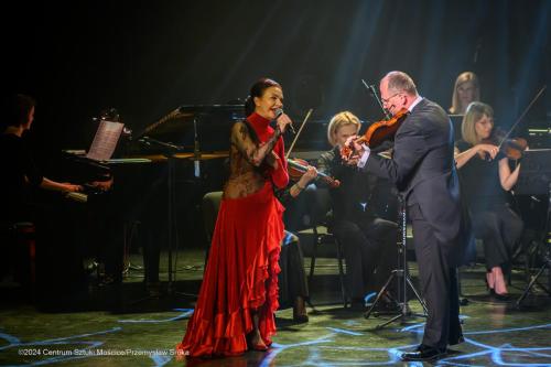 PS2_4407 Koncert "Z arią i piosenką przez świat"