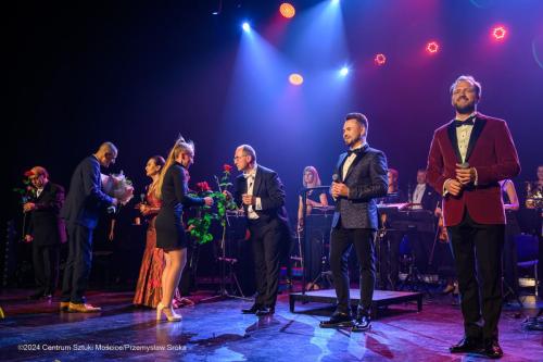 PSR_4417 Koncert "Z arią i piosenką przez świat"