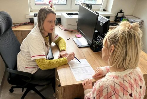 Asystent-pacjenta-w-MCM02 Asystent medyczny – wsparcie, które usprawnia opiekę zdrowotną