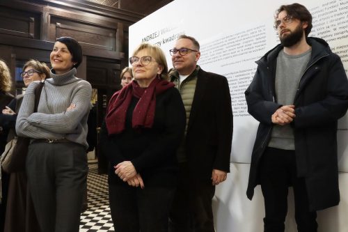 6-copy „Wystarczy kwadrans”. Obrazy Andrzeja Walczaka w Galerii na Dworcu