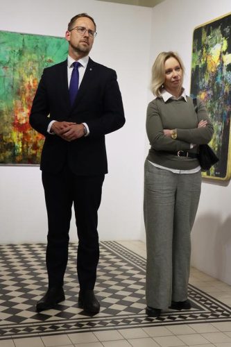 img-5930-edytowano-copy „Wystarczy kwadrans”. Obrazy Andrzeja Walczaka w Galerii na Dworcu