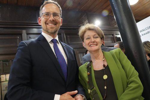 img-5979-edytowano-copy „Wystarczy kwadrans”. Obrazy Andrzeja Walczaka w Galerii na Dworcu