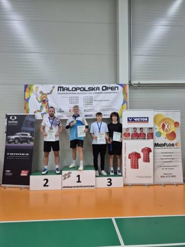 584443340_33725380537061397_4047214929809734707_n Małopolska Open – Turniej Badmintona 15.11.25