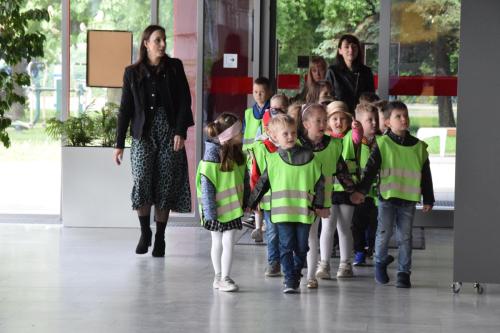 10 XXII Między przedszkolny Przegląd Teatralny Snują się, snuj bajeczko