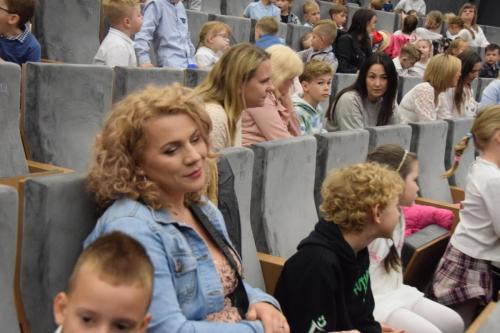 12 XXII Między przedszkolny Przegląd Teatralny Snują się, snuj bajeczko