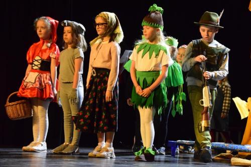 16 XXII Między przedszkolny Przegląd Teatralny Snują się, snuj bajeczko