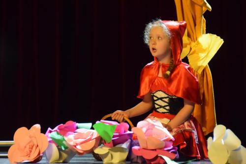 19 XXII Między przedszkolny Przegląd Teatralny Snują się, snuj bajeczko