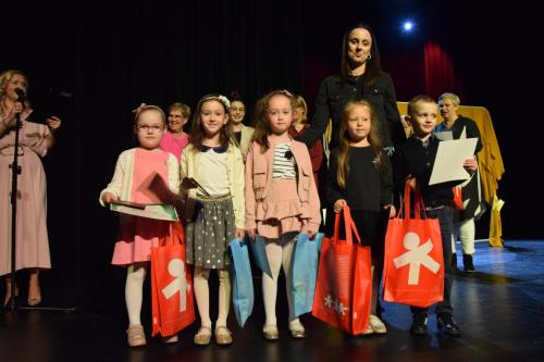 25 XXII Między przedszkolny Przegląd Teatralny Snują się, snuj bajeczko