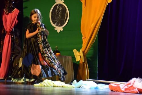 5 XXII Między przedszkolny Przegląd Teatralny Snują się, snuj bajeczko