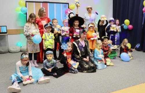 1 Bajkostwory na balu! Karnawałowa zabawa w Bibliotece Pedagogicznej