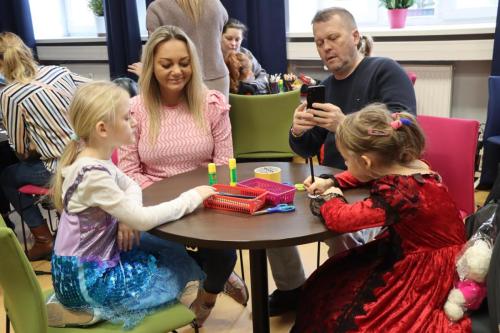 10 Bajkostwory na balu! Karnawałowa zabawa w Bibliotece Pedagogicznej