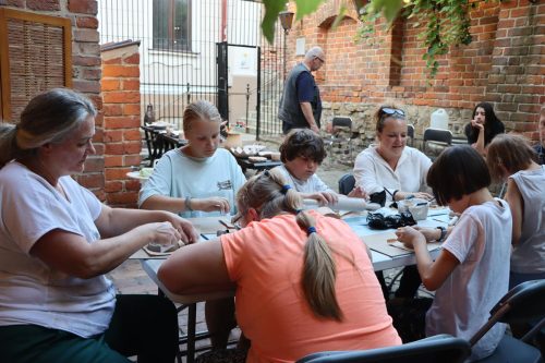 13 Wakacje nie muszą być nudne! Historia może być inspiracją, a stare mury – miejscem dla całkiem nowych pomysłów.
