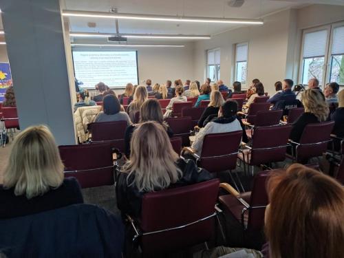 469047571_987514923407537_7148602060822109673_n Tarnowski Tydzień "Białej Wstążki" – Walka z Przemocą Domową - konferencja