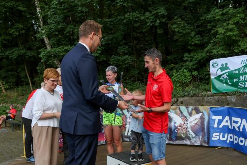 024 Krzysztof Kita i Katarzyna Zych z mieczami Spycimira